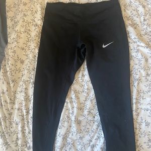 Black Nike cropped running leggings